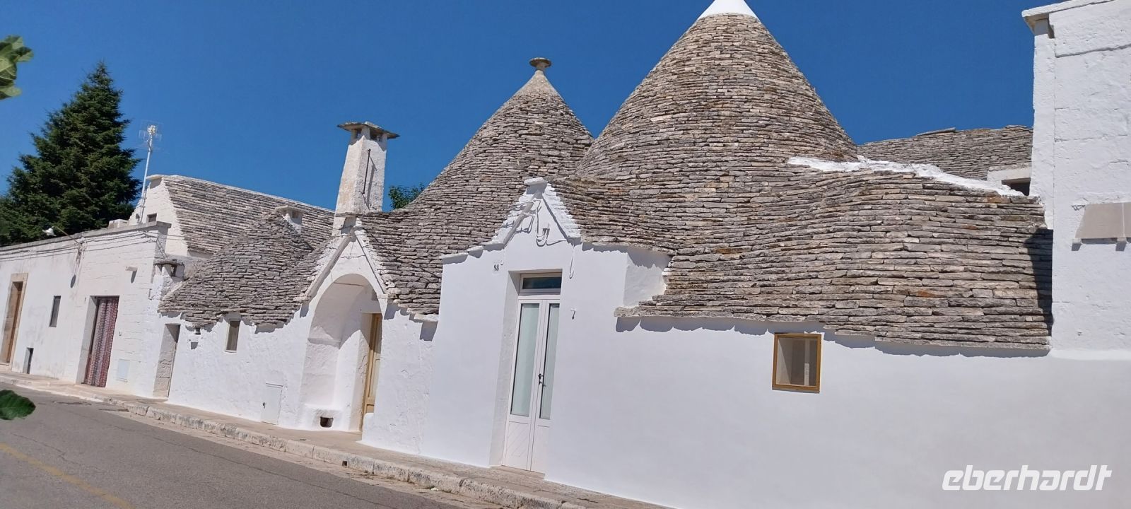 Spaziergang durch Alberobello zu den Häusern mit Zipfelmützen.