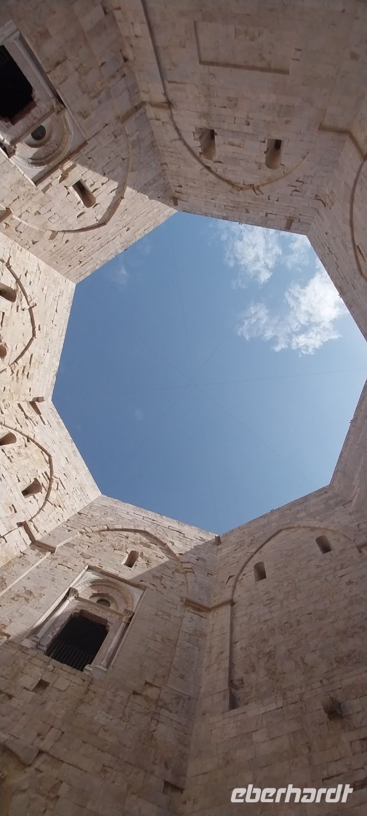 Castel del Monte Hochformat
