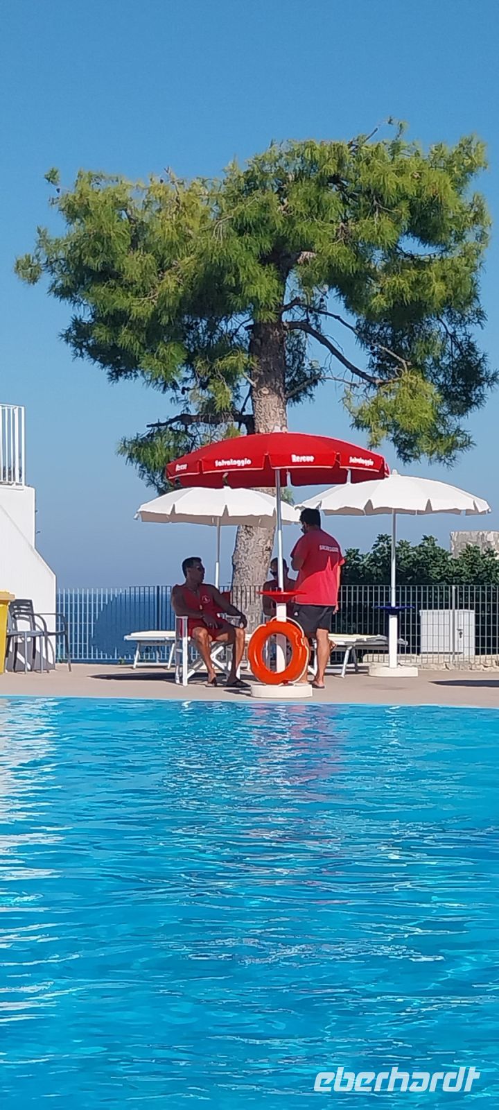 Nach einem Ausflugstag sieht der Hotel-Pool besonders verlockend aus.