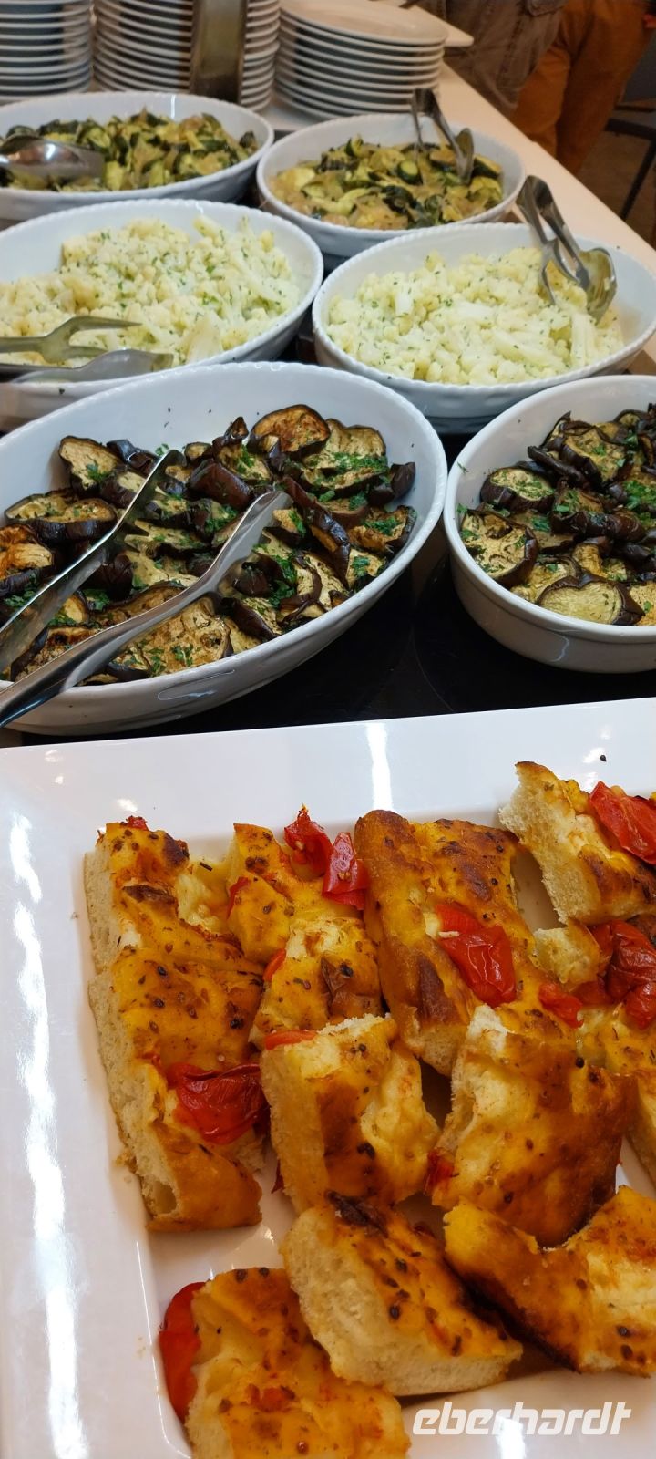 Das Büfett im Hotel ist jeden Abend anders und versorgt uns mit süditalienischen Spezialitäten.