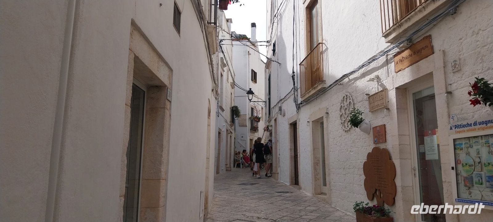 Spaziergang in den Gassen von Locorotondo Apulien @Anette Rietz