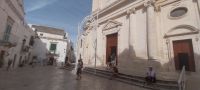 Locorotondo Kirche Platz Apulien im September @Anette Rietz