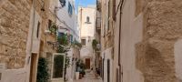 Gasse in Polignano a Mare Apulien @Anette Rietz