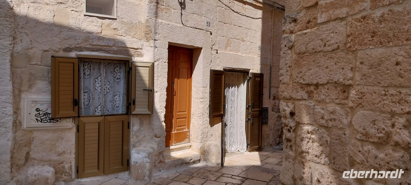 Charakteristische Gasse in Apulien Polignano @Anette Rietz im September 2023