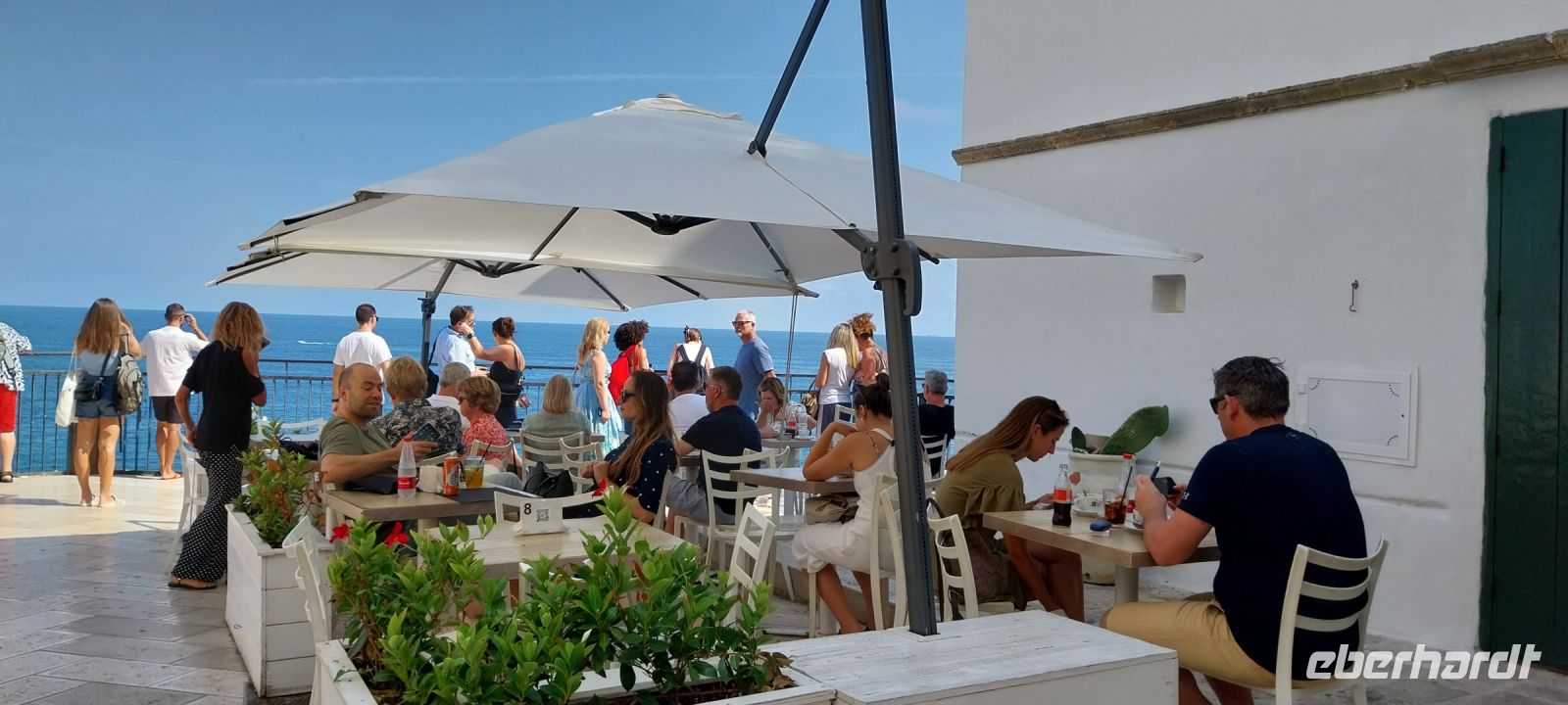 Cafe mit Meerblick in Polignano a Mare Apulien @Anette Rietz