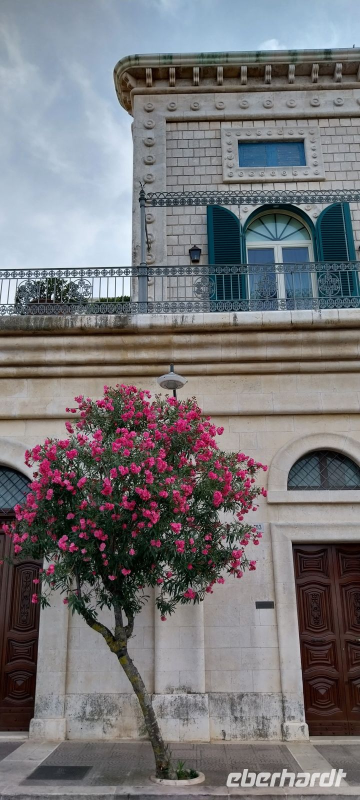 Ostuni auf dem Weg in das historische Zentrum
