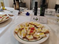 Olivenölprobe  &ndash; &copy; Monika Cortese (Eberhardt TRAVEL)