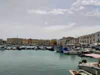 Am Hafen von Trani  &ndash; &copy; Monika Cortese (Eberhardt TRAVEL)