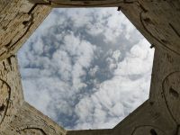 Geometrie des Mittelalters, Innenhof Castel del Monte  &ndash; &copy; Monika Cortese (Eberhardt TRAVEL)