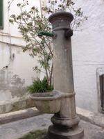 einer der zahlreichen Brunnen in Ostuni