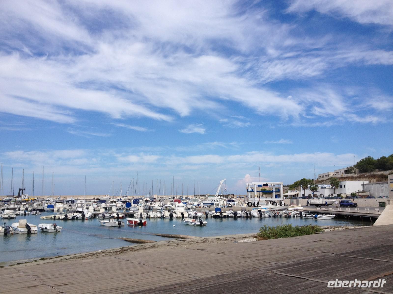 viele Schiffe liegen hier in Otranto