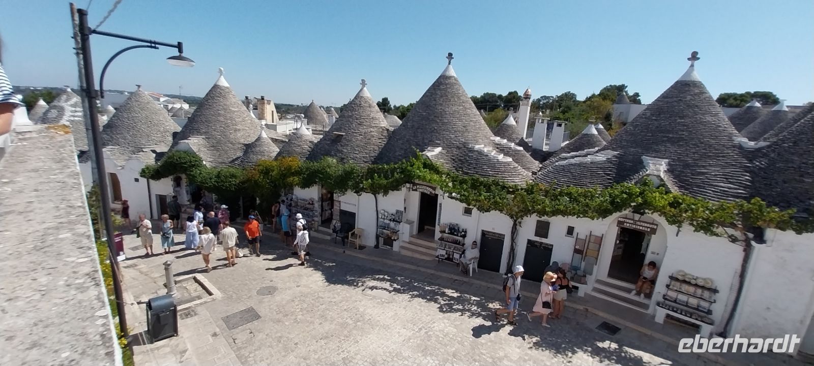 Alberobello Blick in Gasse Apulien September @Anette Rietz