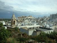 Blick über Ostuni zum Meer