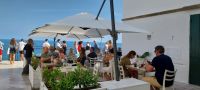 Cafe mit Meerblick in Polignano a Mare Apulien @Anette Rietz