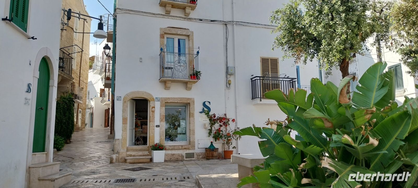 Gasse in Polignano Apulien @Anette Rietz September 2023