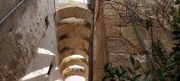Gasse in Polignano a Mare Apuien mit Brücke @Anette Rietz im September 2023
