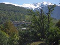 Dolomiten in Weiß oberhalb vom Kloster Neustift