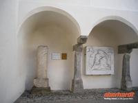 Römischer Meilenstein im Lichthof des Rathauses von Sterzing