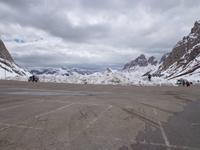 Schnee-und Eiswelt der Dolomiten am Pordoipass