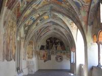 Im Kreuzgang der Mümsteranlage