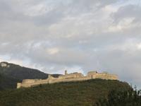 Castel Beseno oberhalb der Ortschaft Calliano