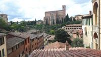 Siena (Blick von der Altstadt auf die Basilica di San Domenico)