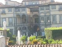 Lucca Blick von der Mauer in einen Stadtgarten
