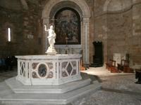 Baptisterium mit Taufbecken 