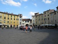 Lucca-alte Amphitheater-Piazza del Mercato