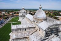 Blick vom Schiefen Turm auf den Dom und das Baptisterium