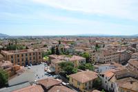 Blick vom Schiefen Turm auf die Stadt in Richtung Arno