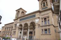 Biblioteca in Florenz direkt in der Nähe des Arno