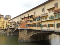 beliebter Treffpunkt: die Brücke Ponto Vecchio über den Arno