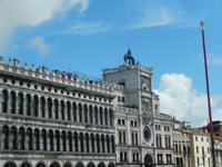 Glockenschläge vor der und zur rechten Zeit