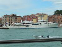 Tolle Schiffe am Pier von Venedig