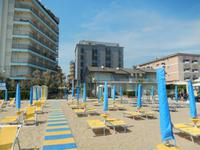 Blick vom Strand zum Hotel