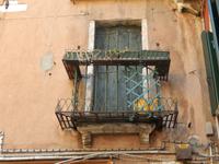 Wer traut sich noch auf diesen Balkon?