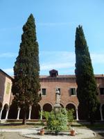 Inmitten des Kreuzganges der St. Maria Formosa