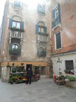 Blumenladen in einer Gassenecke