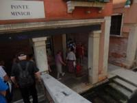 Es geht zurück durch die engen Gassen