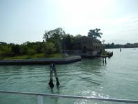 Versteckte Häuser am Wasser