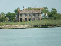 Die Insel wurde einst ausgeraubt, fast alle Gebäude zerstört