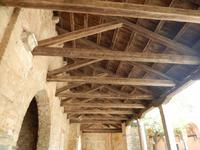 Balkenbedachung des Eingangsbereiches der Kathedrale