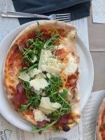 … gibt es Pizza