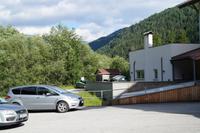 Der Parkplatz neben dem Hotel