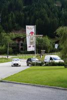 Die Einfahrt zum Hotel