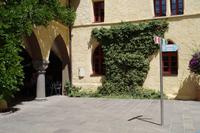 im Innenhof des Schlosses