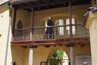 Sissi begrüßt die Besucher des Schlosses