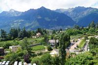 Der Blick vom Schloss in die Berge