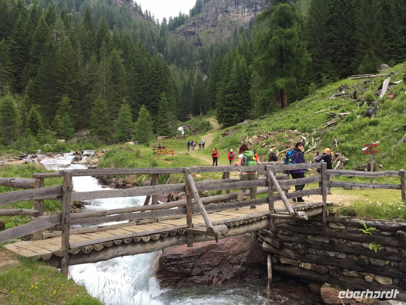 087 Wanderung zu den Saent-Wasserfällen